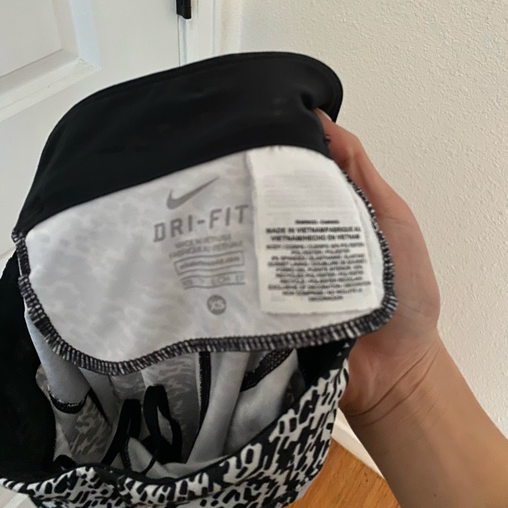 NIKE | Pronto Essential Running Crops - Picture 8 of 8